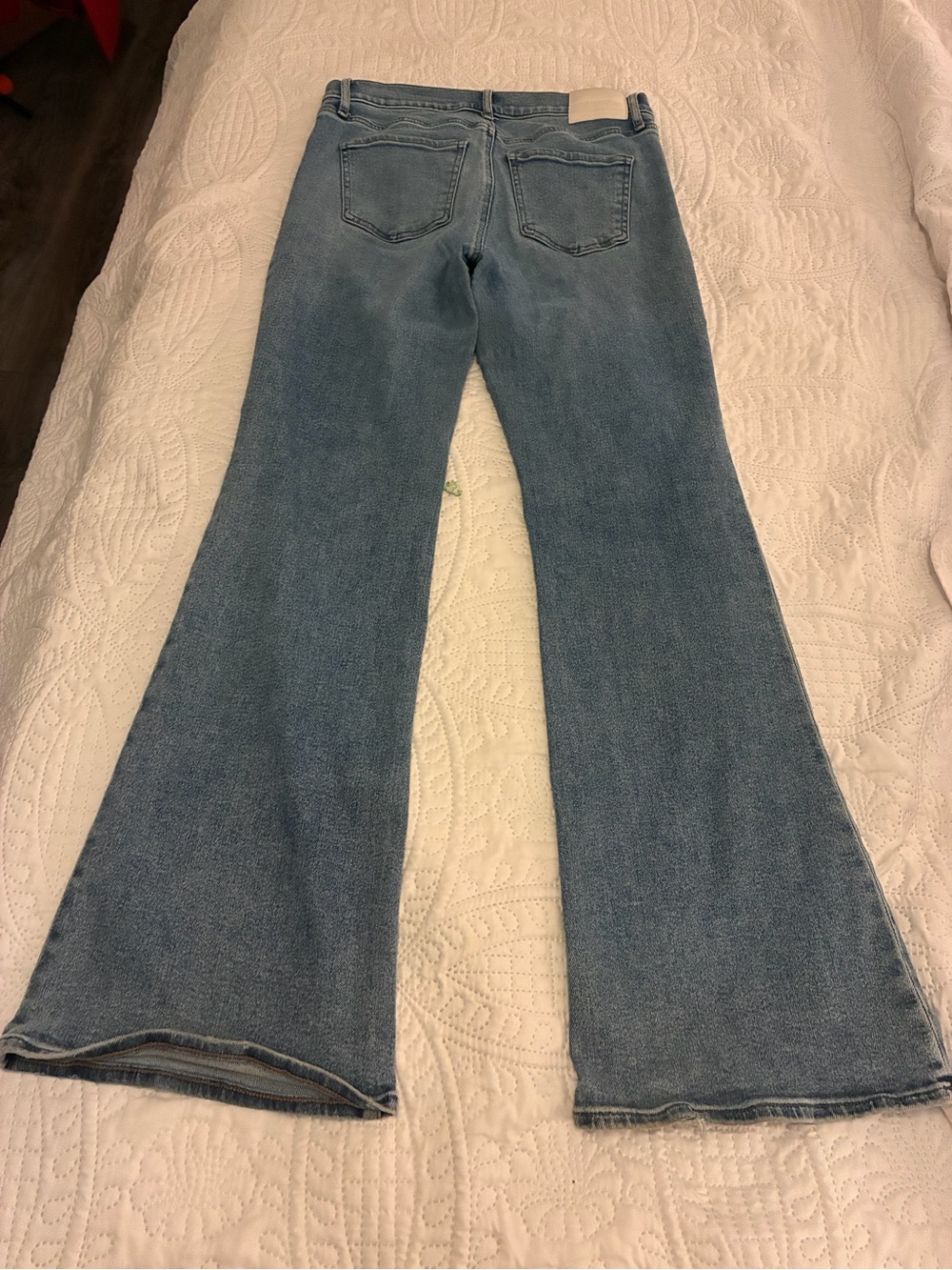 Express 70s Flare Jeans Mid Rise Hyper Stretch Light Wash Raw Hem Size 8R - Picture 3 of 12